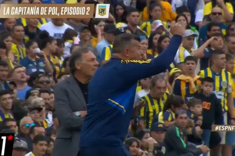 No se vio: el efusivo reclamo de Almirón a Pol Fernández en pleno partido 