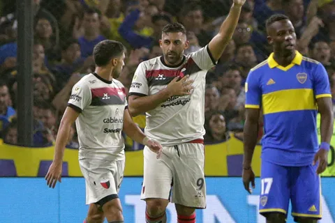 Ex Boca: Wanchope Ábila se va de Colón y jugaría en Central Córdoba