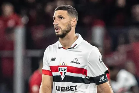 Arruabarrena pidió a Jonathan Calleri para Boca: cómo es la situación del delantero en San Pablo