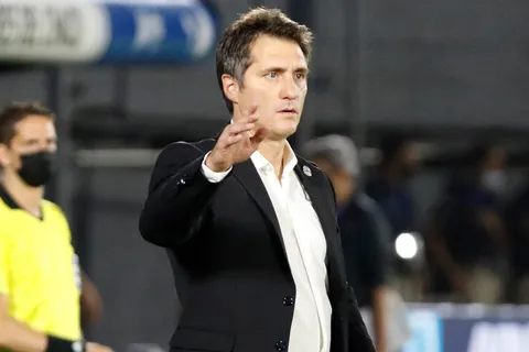 Sorpresa total: Guillermo Barros Schelotto podría volver al fútbol argentino y ¿ser DT de Racing?