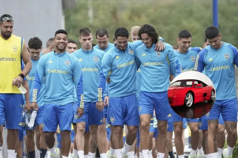El día que Maradona llegó al entrenamiento de Boca en una Ferrari: "Se bajó con los botines puestos"