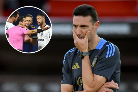Atento, Scaloni: el árbitro de Argentina vs. Brasil perjudicó a Boca de manera descarada en la Copa Libertadores