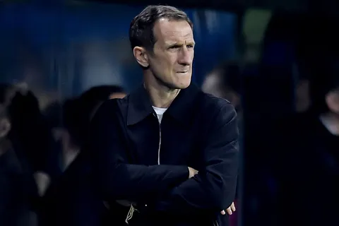 Arruabarrena comienza a pensar en el reemplazante de Paredes. 