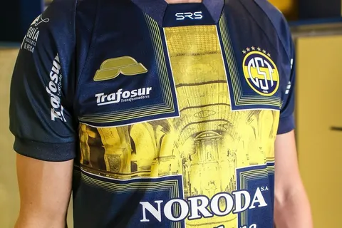 La camiseta titular de Sportivo Trinidense