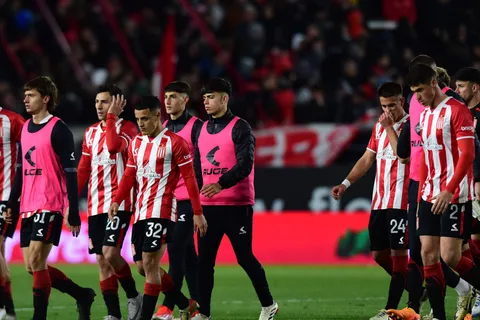 Una figura descartada: Estudiantes pierde a Santiago Ascacíbar para enfrentar a Boca