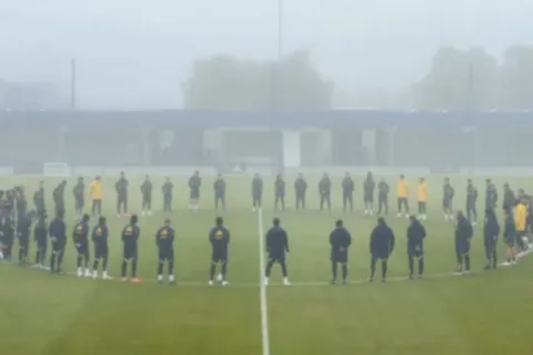 El plantel de Boca hizo un minuto de silencio en homenaje al fallecimiento de Fernando Gayoso