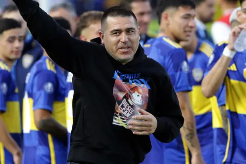 Más allá de Romaña, Riquelme estudia ir por Alexis Cuello de San Lorenzo