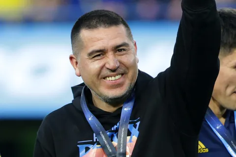 La reunión que Riquelme quiere tener en Miami y podría ser clave para el futuro de Boca
