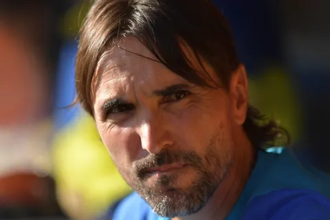 Diego Martínez dejó afuera a Edinson Cavani para el partido con Newell's