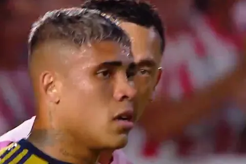 Fuerte reproche de Agustín Marchesín a Ayrton Costa en el primer gol de Estudiantes: "Era tuyo, bol..."