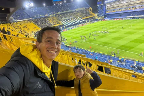 Después de 5 años, Leo Jara volvió a La Bombonera y fue a ver Boca-Cruzeiro