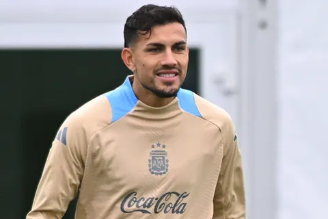 Una de las figuras: los tremendos números de Leandro Paredes en la goleada de Argentina