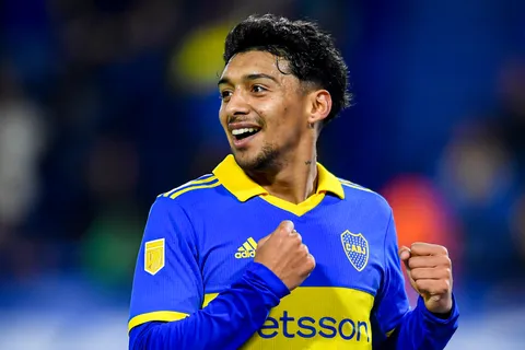 ¿Llega una oferta por Medina? Revelaron qué piensan en Boca del futuro del volante