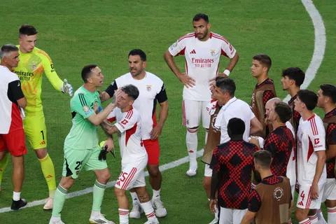Un jugador de Benfica disparó contra los de Boca: "Hablan mucho y picaron el partido"