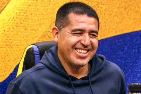 Juan Román Riquelme viaja a Miami este jueves, con ¿tres? compañeros de viaje especiales