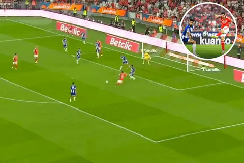 VIDEO | Varela no pudo en el clásico de Portugal contra Di María y Otamendi