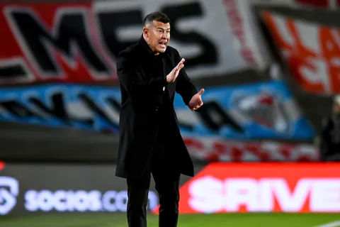 Cómo le fue a Almirón dirigiendo vs. River