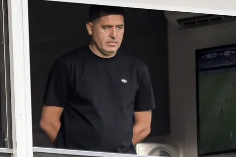 El central que le ofrecieron a Riquelme y el otro defensor que aparece en carpeta de Boca