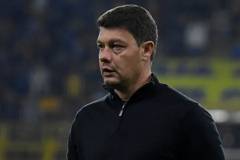 Durísima respuesta de Battaglia a Basualdo, quien lo había tratado de "experimento" en Boca
