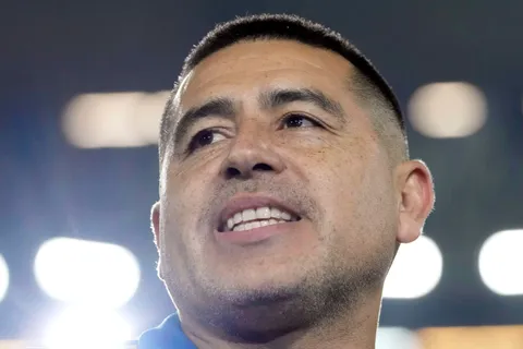 ¿Se cierra el lunes? Riquelme espera a la final del torneo para acelerar por Marco Pellegrino