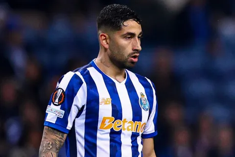 De Boca al mundo: la cláusula astronómica que Porto le puso a Varela en su renovación de contrato