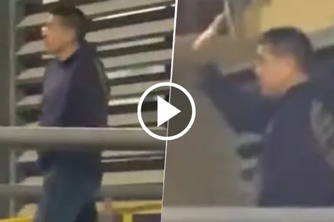 Juan Román Riquelme retirándose del estadio en Mendoza
