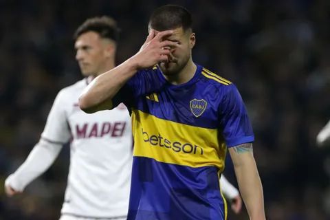 Juan José Cáceres, jugador de Lanús, puede arruinarle los planes a Marcelo Weigandt