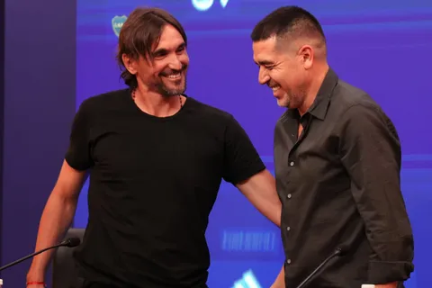 Juan Román Riquelme le cumplió el deseo a Diego Martínez y Juan Barinaga es el séptimo refuerzo de Boca