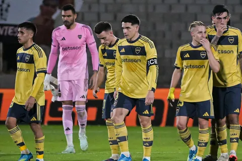 La baja de Paredes hace que Arruabarrena deba cambiar el equipo de Boca. 