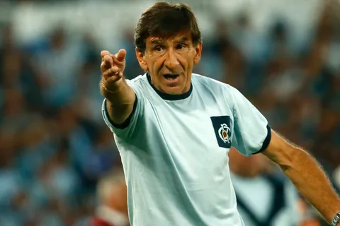 La sorpresa que prepara Gustavo Costas para Boca en la formación de Racing