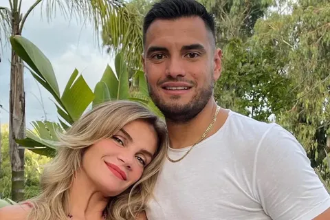 La particular vestimenta con la que la mujer de Chiquito Romero apareció en TV tras la victoria de Boca en el Superclásico