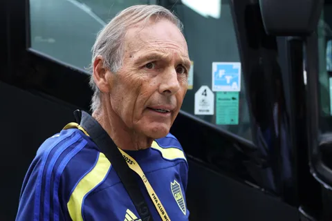 Sorpresa en Boca: Miguel Russo borró de la lista a 11 jugadores, entre ellos a Exequiel Zeballos