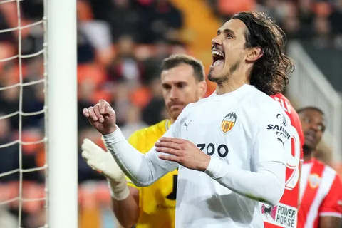 La postura de Cavani que ilusiona a Boca: “Está dispuesto a salir pero...”