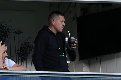 Riquelme le respondió a Palermo tras su confirmación como DT en caso de que ganen Ibarra y Macri