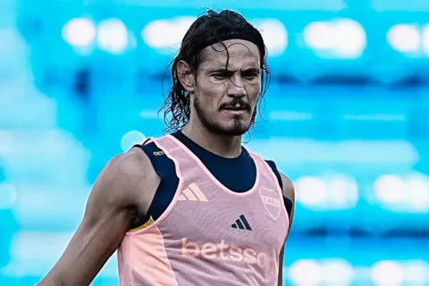 El mensaje de Cavani en medio de las dudas por su vuelta: "Las cosas que pasan..."
