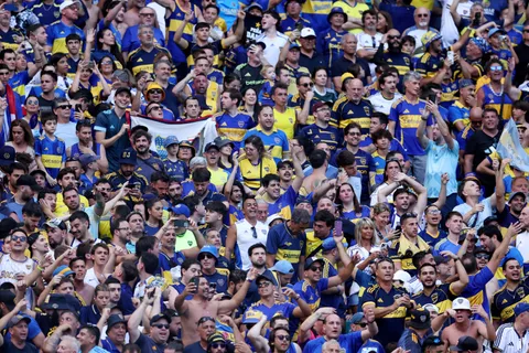 Clarence Seedorf, ganó 4 Champions League, está en Miami y destacó a la hinchada de Boca: "Menos mal que están ellos"