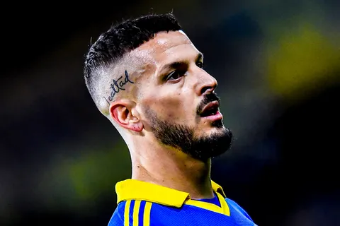 ¿Se va o se queda? El gesto que espera Darío Benedetto para definir su continuidad