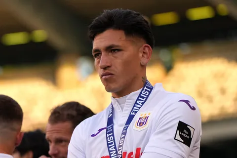 Inesperado: Luis Vázquez tiene nuevo equipo en Europa y su traspaso puede ayudar a Boca a traer un refuerzo ahora mismo