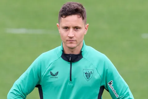 Inesperado: Ander Herrera compartirá avión a Buenos Aires con Gonzalo Montiel