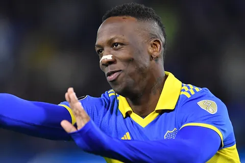 El llamativo apodo que Advíncula le puso a su hijo en Instagram e hizo estallar de risa a los hinchas de Boca
