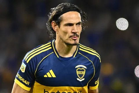 Sorpresa en el futuro de Edinson Cavani: Lecce de Italia se plantea ofrecerle retirarse ahí