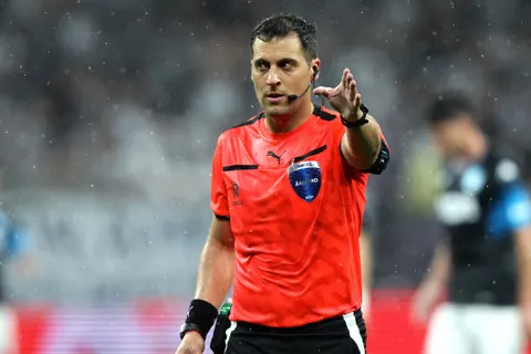 Confirmado el árbitro para Boca vs. Universidad Católica: cómo le fue al Xeneize cada vez que lo dirigió
