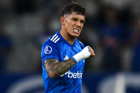 Tras la expulsión, Lucas Romero dio su postura sobre el pisotón de Luis Advíncula