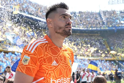 ¿Qué hará Gago con Sergio Romero? El detalle de la sanción de Boca que le pone suspenso a la historia