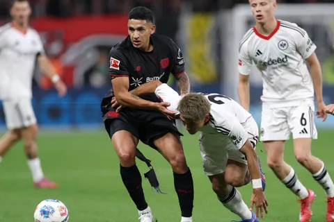 Increíble: Equi Fernández fue expulsado en su debut en Bayer Leverkusen