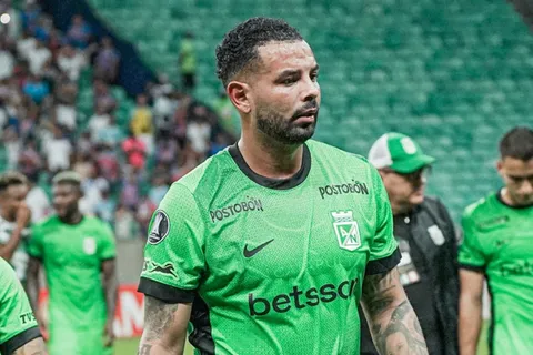 ExBoca: el golazo de mitad de cancha de Edwin Cardona que da la vuelta al mundo