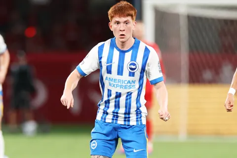 La decisión de Brighton que pone en alerta al Colo Barco antes del comienzo de la Premier League
