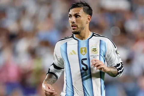 Juega Paredes y hay un cambio: el equipo confirmado de Argentina vs. Inglaterra