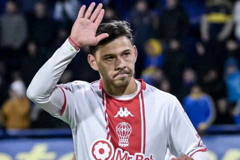 Óscar Romero hizo un gesto a la tribuna de Boca y los hinchas dividieron su opinión: de "Desagradecido" a "No es para tanto"