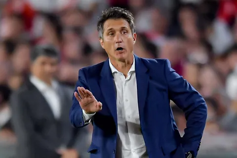Guillermo Barros Schelotto podría llevarse al delantero que sondeó Boca: Vélez, cerca de "robarle" un refuerzo